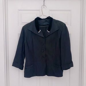 Vintage jacket with pretty details 🌸